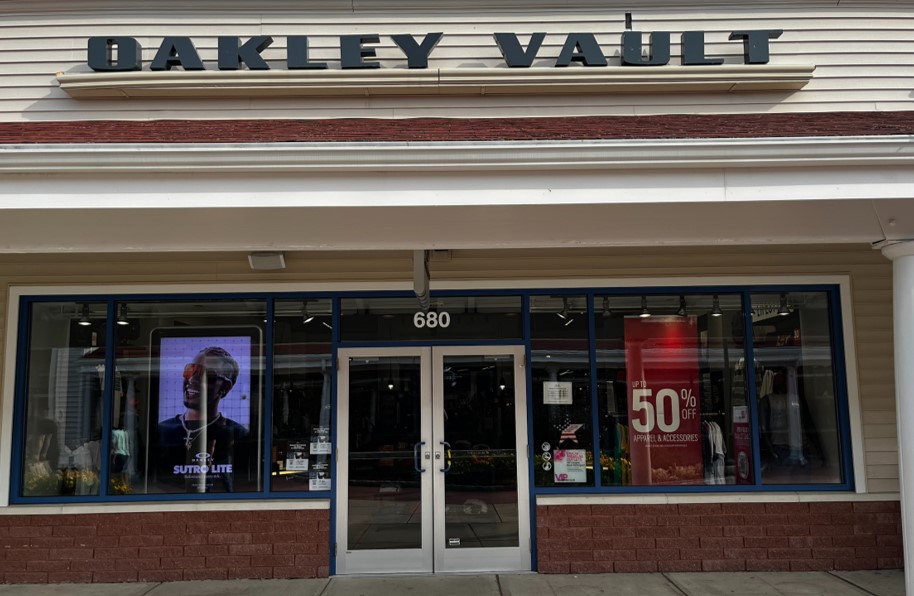 Oakley Vault, 1 Premium Outlet Blvd Wrentham, MA  Men's and Women's  Sunglasses, Goggles, & Apparel